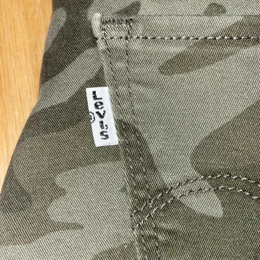 Levi’s Straus Camo Jeans- 31 - Picture 2 of 8